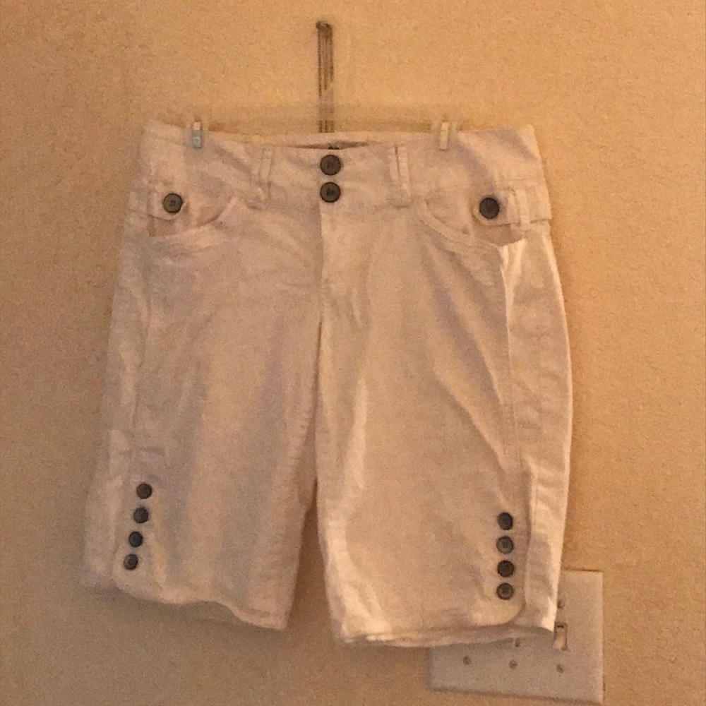 COPY - Awesome cute dressy Jolt shorts!!